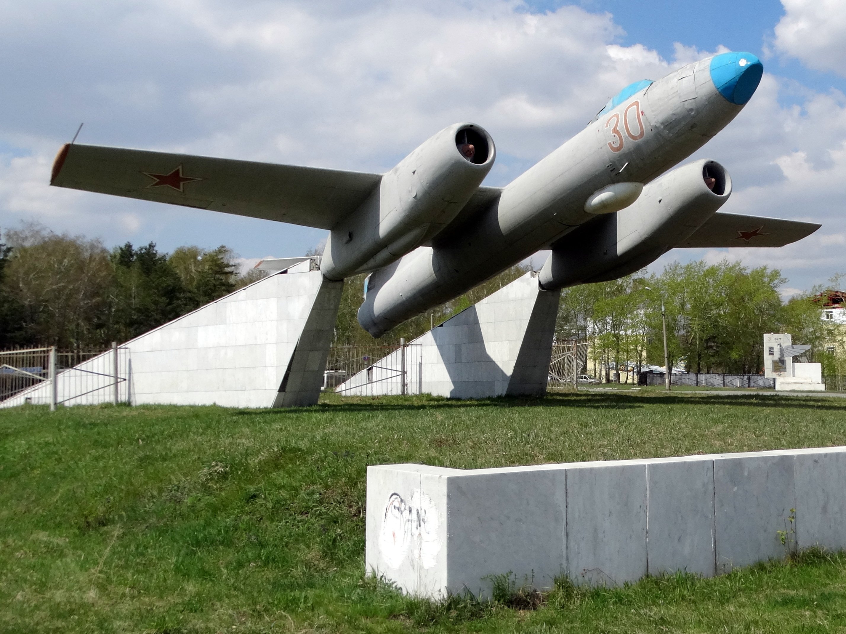 Челябинское военное авиационное. ЧВВАКУШ самолет памятник. Памятник самолет, Шагол Челябинск. Самолеты ЧВВАКУШ Челябинск. ЧВВАКУШ Шагол самолеты.