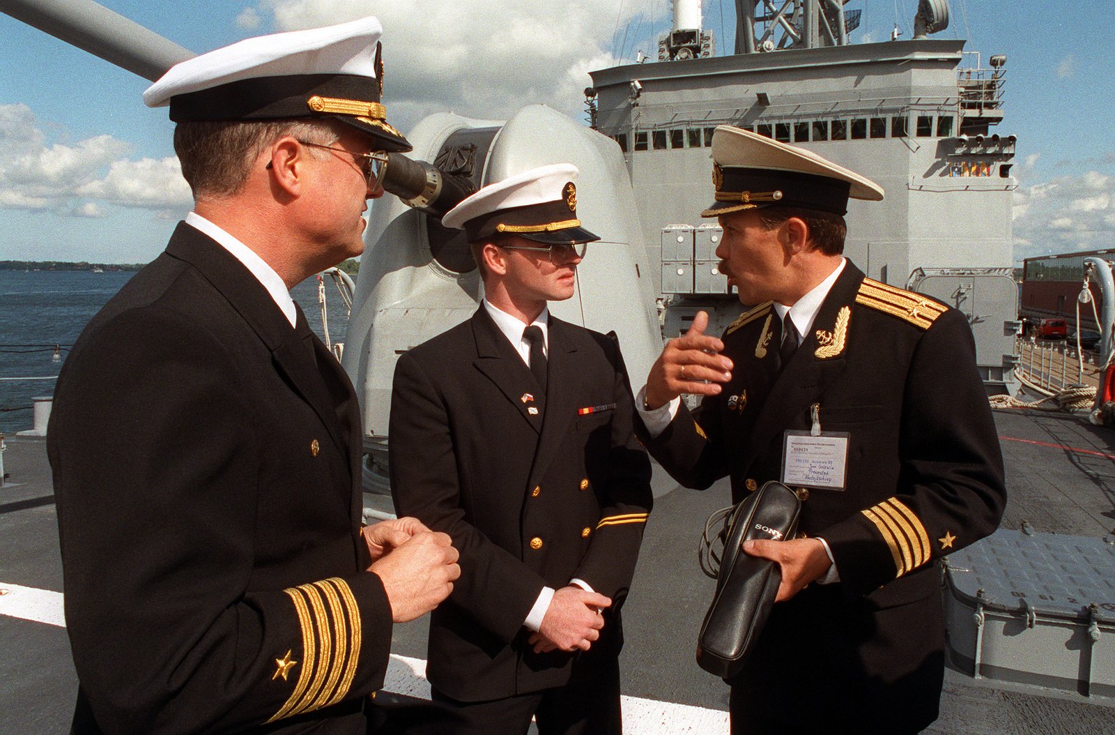 Ship officer. Мичман ВМС США. Чарльз Клерк великобританский моряк. Мичман ВМФ США. Мичман ВМФ США форма.