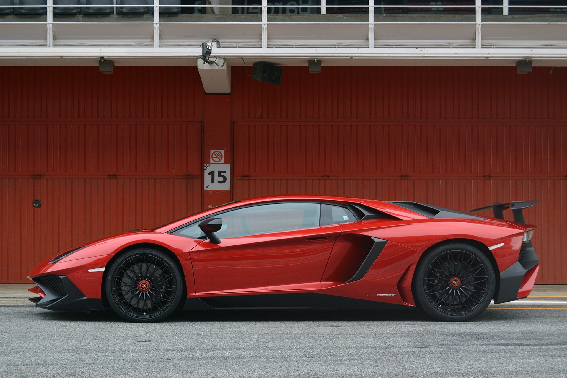 Lamborghini Aventador LP 750