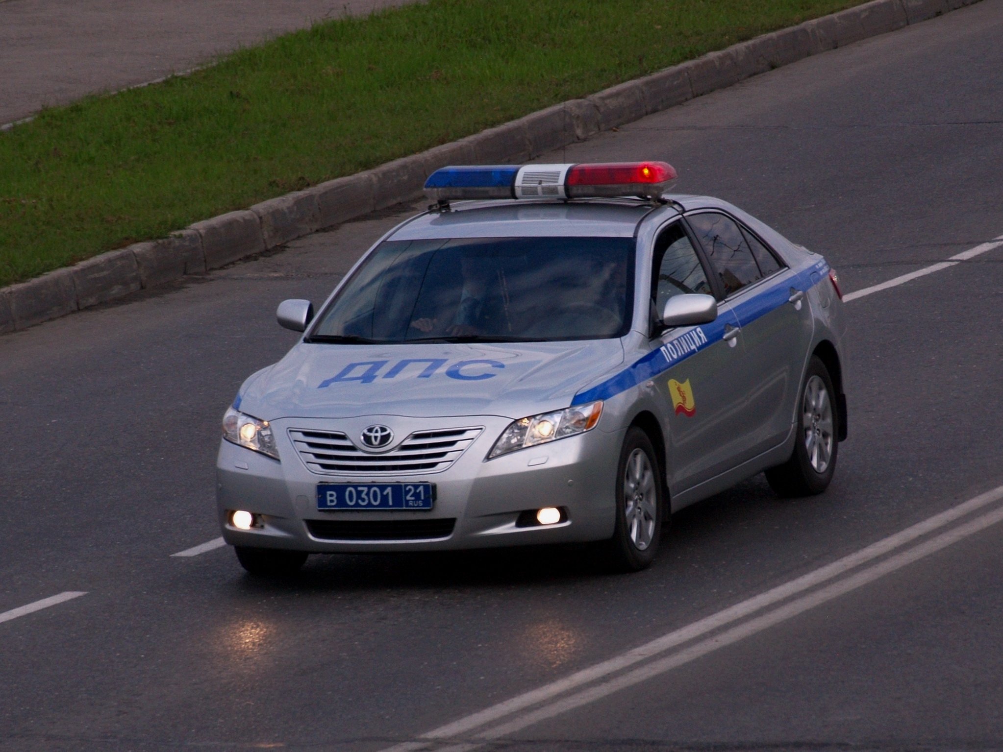 Патрульная машина гибдд. Тойота Камри 40 ДПС. Тойота Камри с мигалкой. Тойота Камри 40 полиция. Toyota Camry 2010 Police.