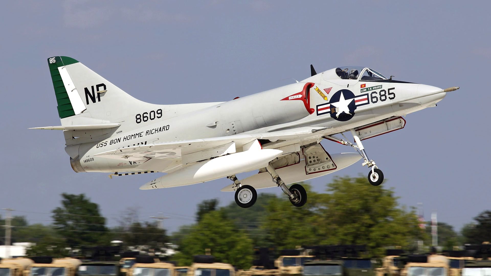 A 4 skyhawk