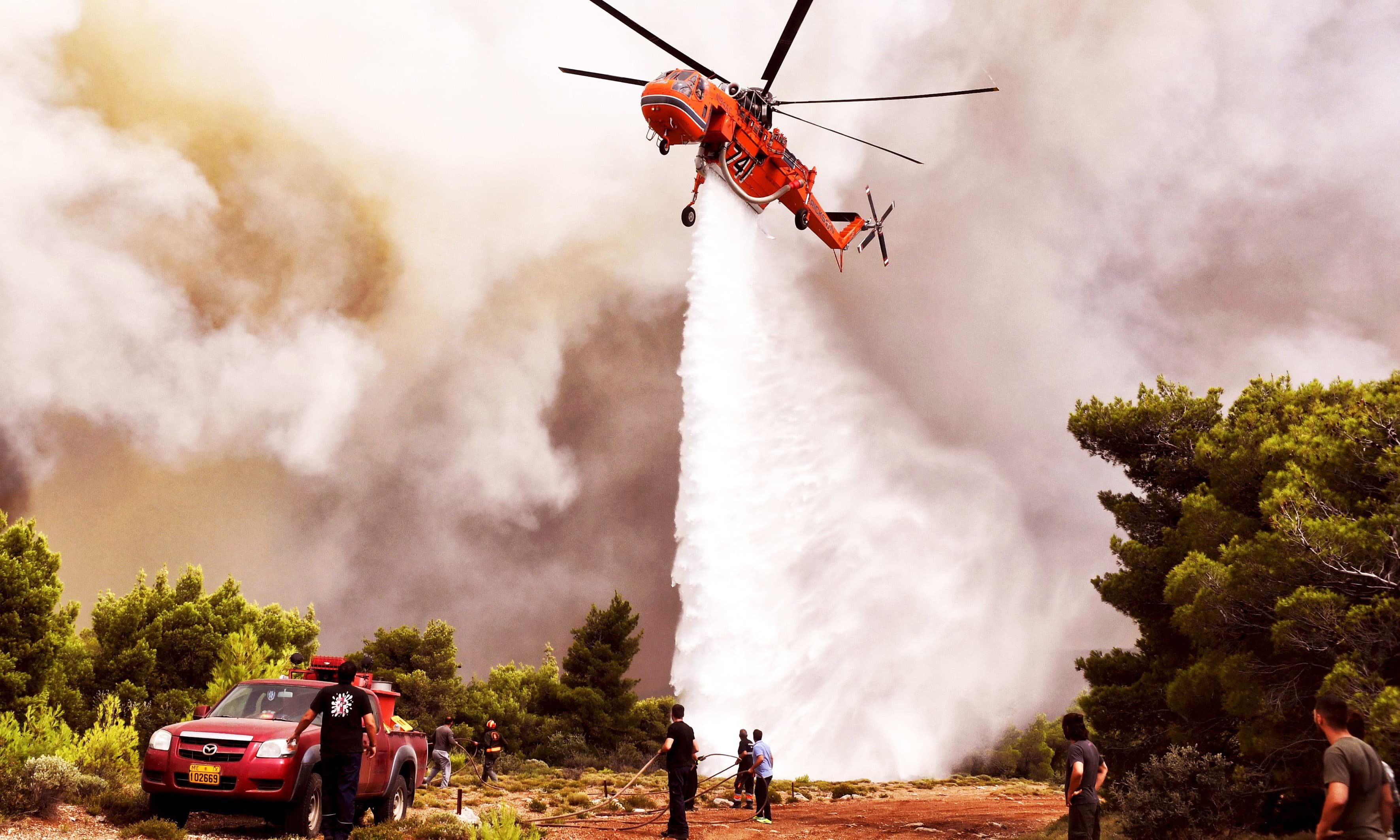 Самолет тушит пожар. Вертолет для тушения пожаров. Пожарный самолет. Вертолет "пожарный". Тушение лесного пожара с вертолета.