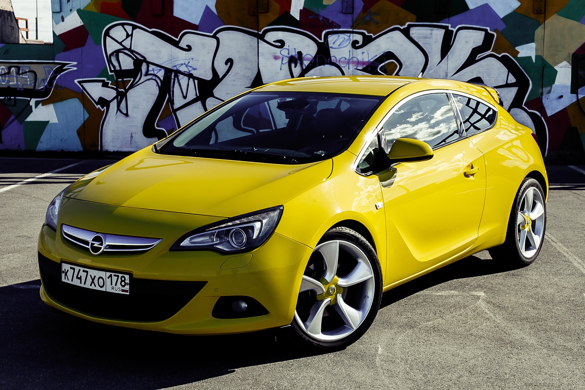 Опель джитиси. Opel Astra GTC 2013. Opel Astra j GTC 2013.
