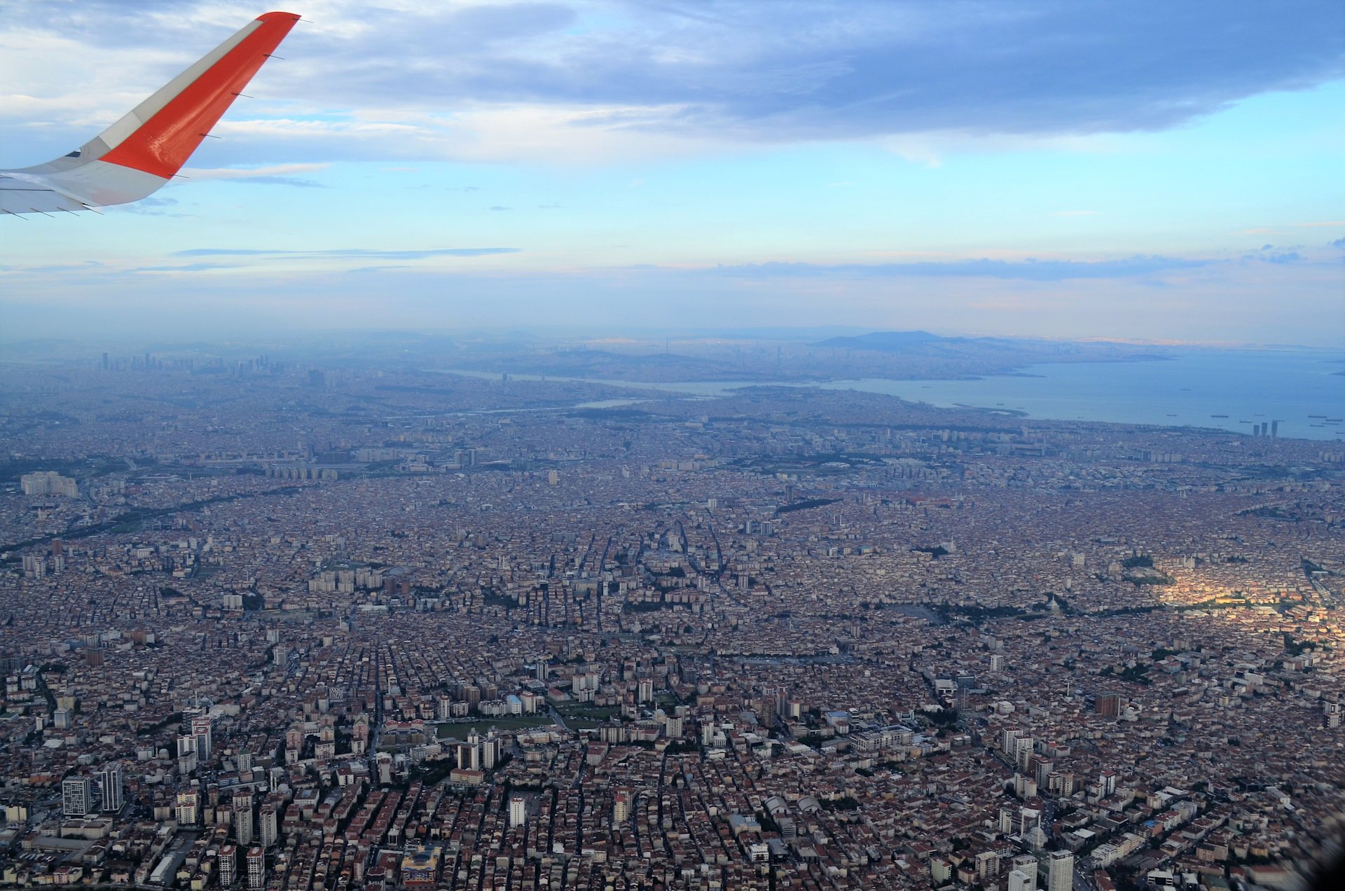 Стамбул полететь. Самолет Стамбул Сан Паулу. Стамбул из самолета. Стамбул вид из самолета. Стамбул из самолета фото.