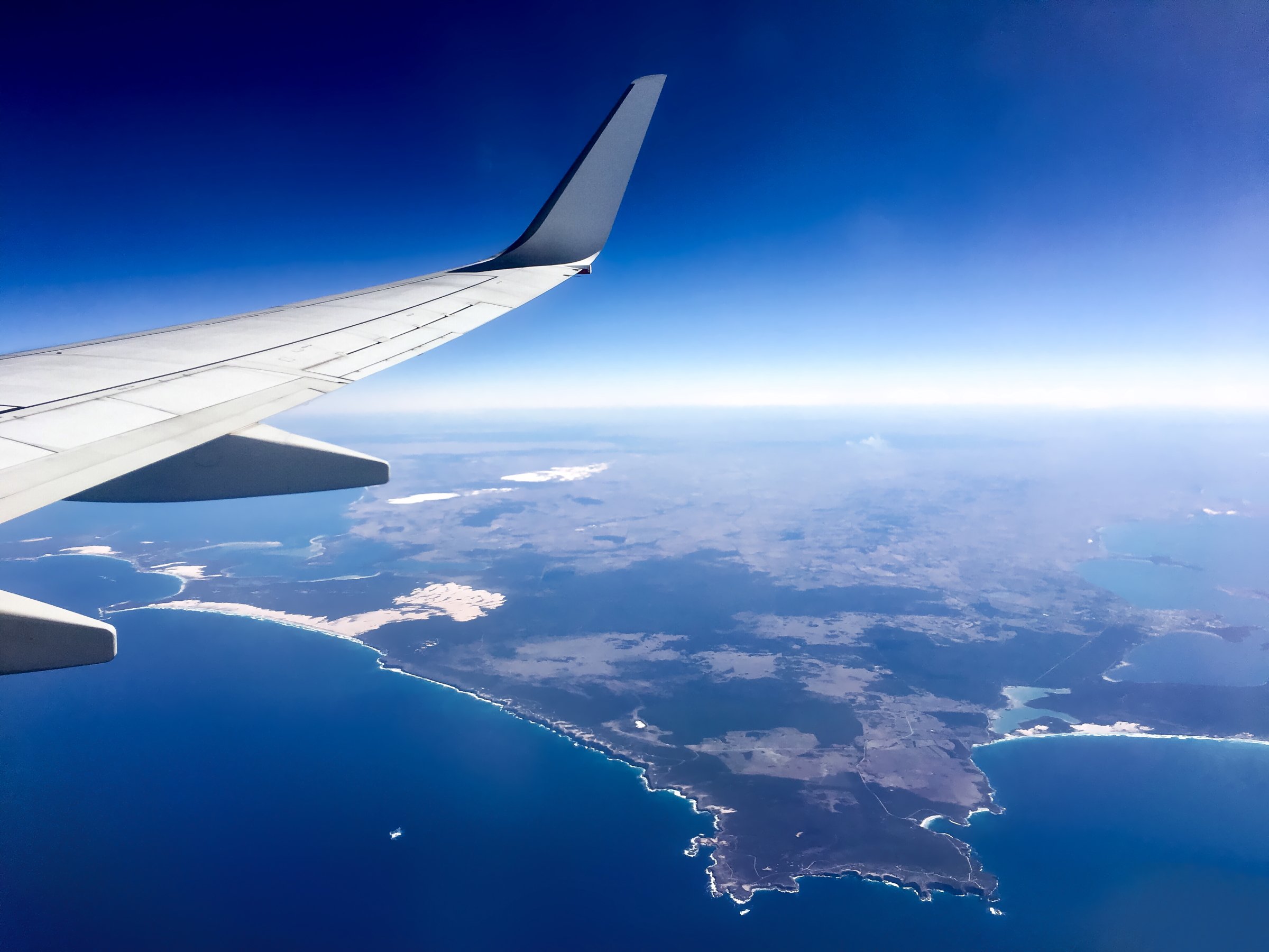 Виды самолетов. Вид из самолета. Австралия вид с самолета. Самолет на земле. Самолет над материками.