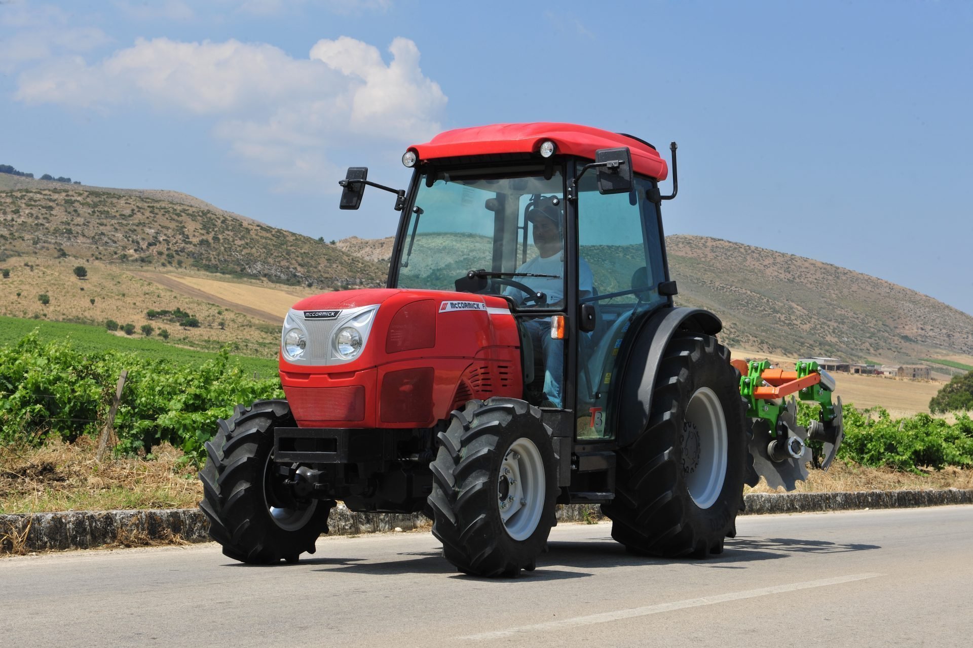 Трактор камаз. Маккормик трактор КАМАЗ. Трактор КАМАЗ cx75. MCCORMICK F 80. Трактор КАМАЗ Модельный ряд.