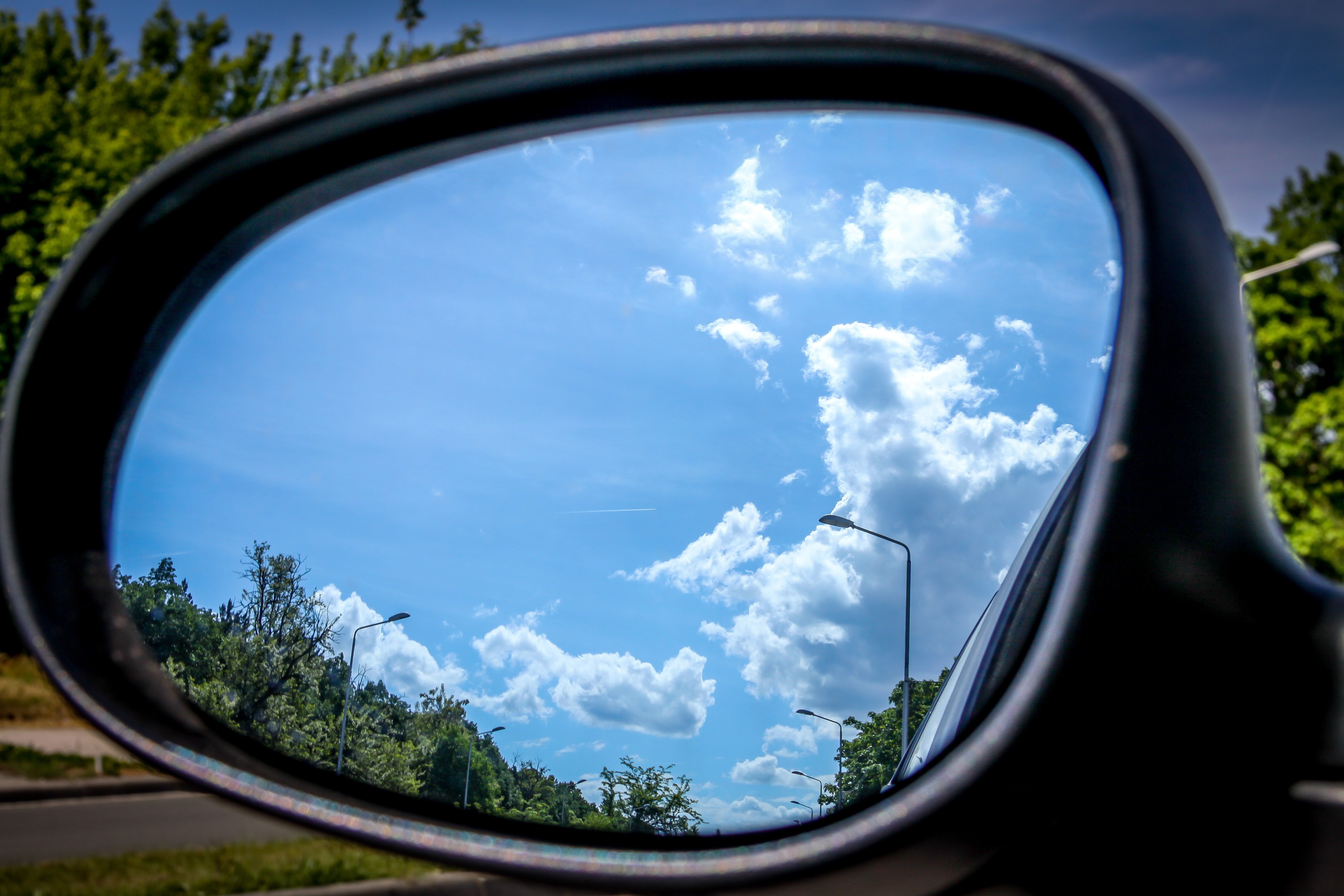 Glimpse of your reflection. Окно машины. Отражение в зеркале. Зеркало автомобиля. Отражение в зеркале машины.