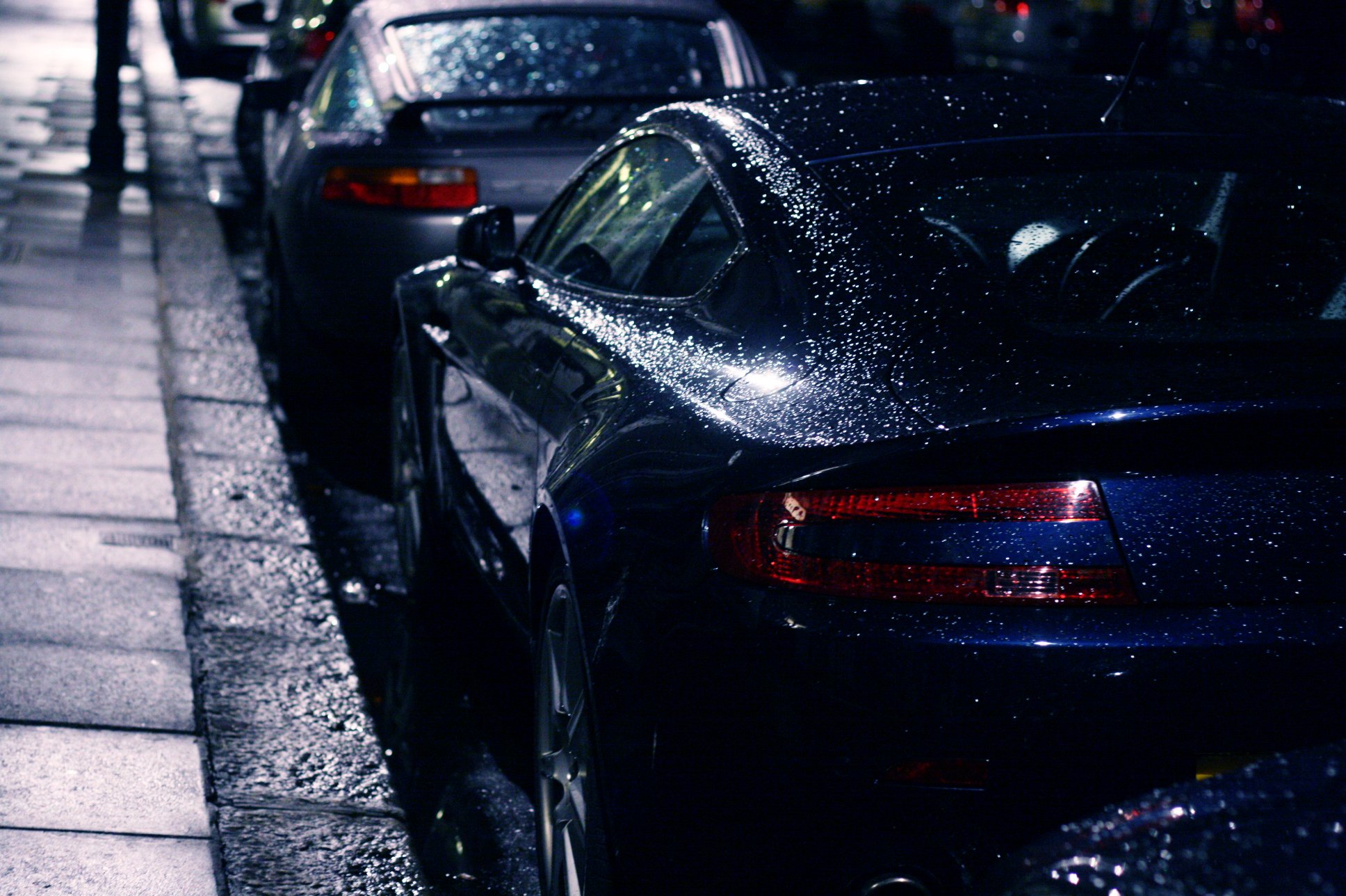 Красивая машина ночью. Машина дождь. Машина под дождем. Машина ночью. Машина ночь дождь.