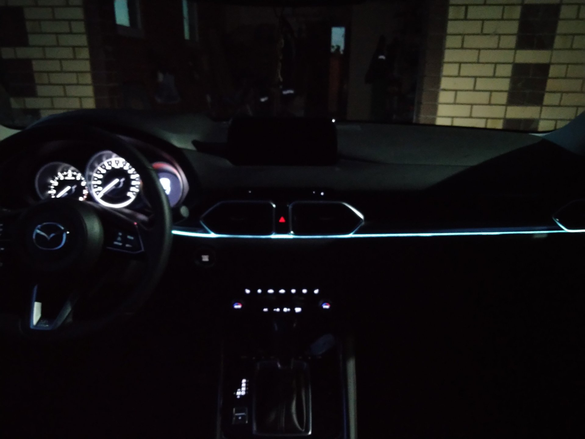 Подсветка мазда сх5. Салон Мазда сх5 ночью. Подсветка салона Мазда cx5. Неоновая подсветка салона Мазда CX-7. Подсветка Mazda CX 5.