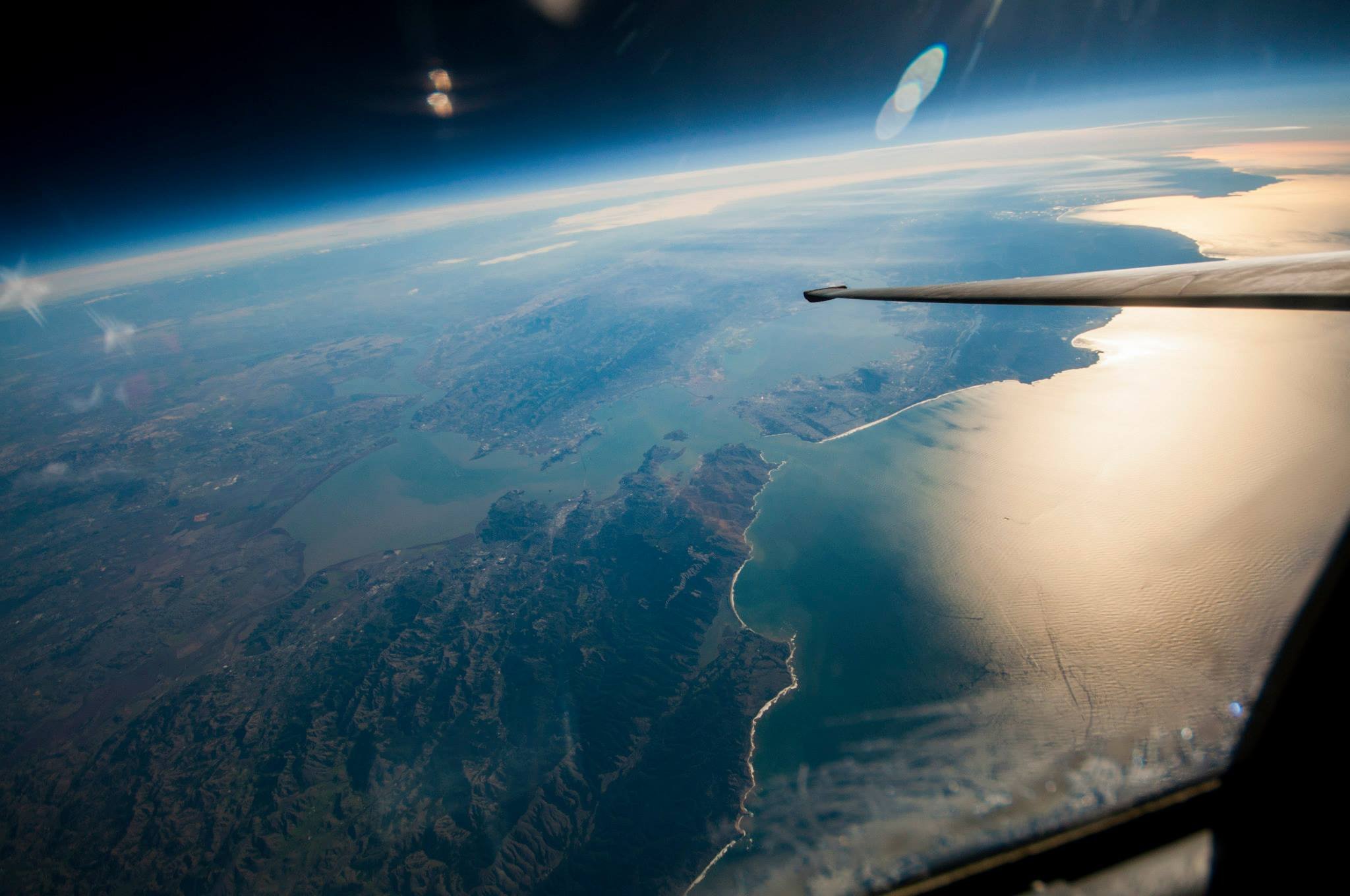 S 20 км. Виды самолетов. Земля с высоты. Вид из самолета на землю. Вид из иллюминатора в космосе.
