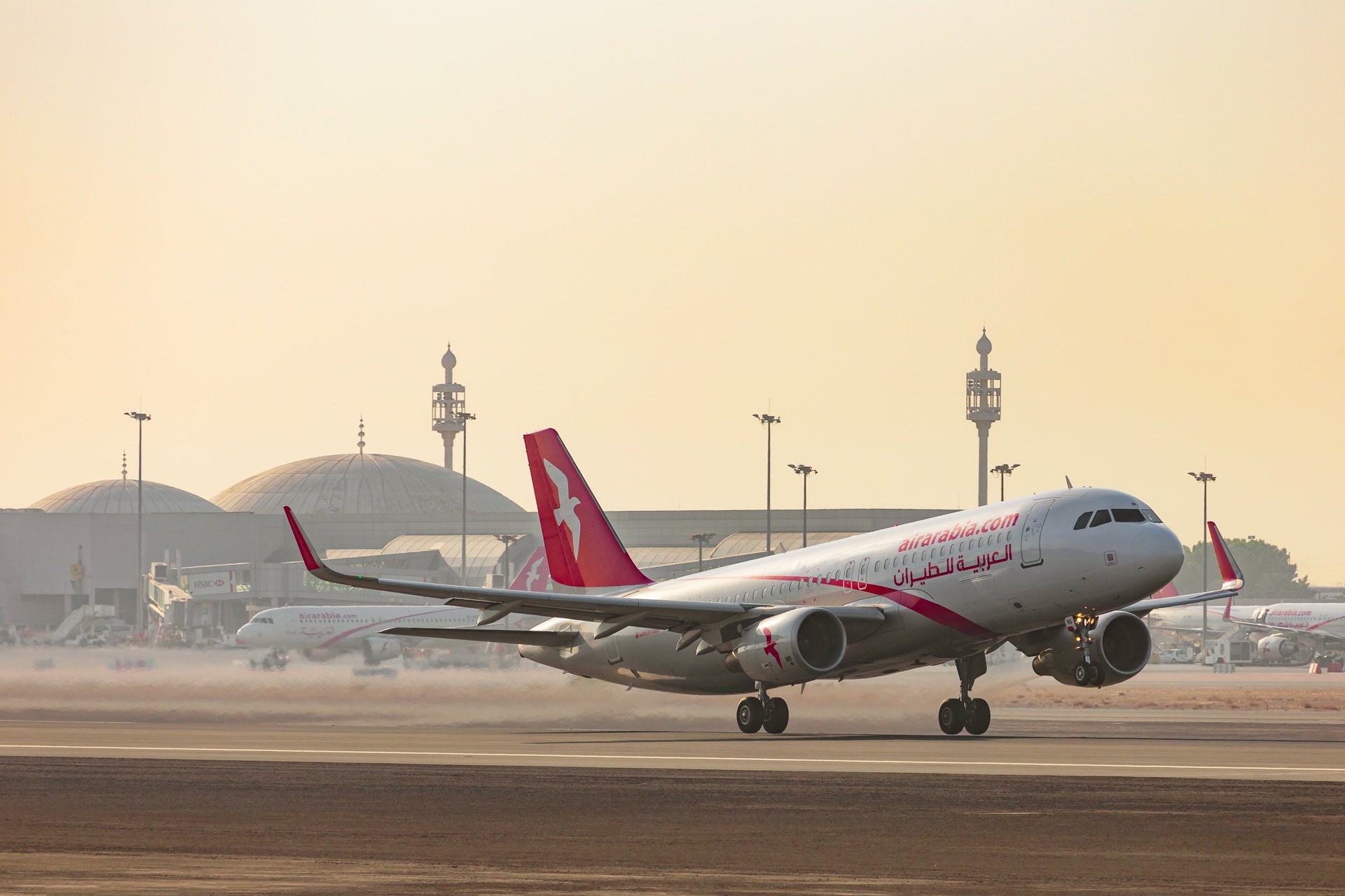 Air arabia. Эйр Арабия. Эйр Арабия Москва Дубай. Самолет Москва Шарджа. Эритрея самолет.