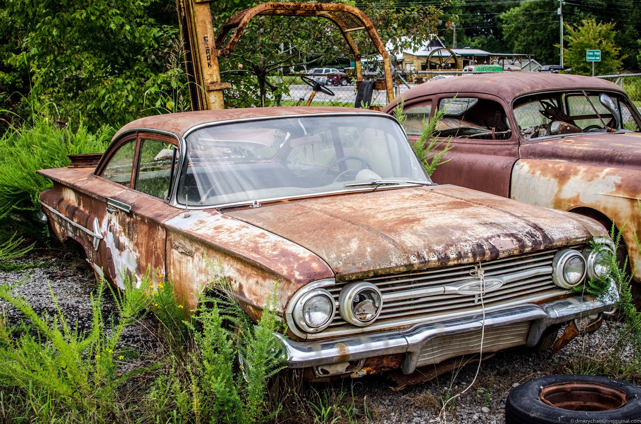 Пробег старых автомобилей. Олд кар Сити Джорджия. Кладбище автомобилей Джорджия. Старинные машины. Ржавая машина.