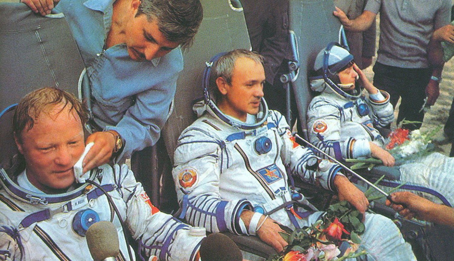 Первые космонавты в открытом космосе фамилии. Джанибеков Савицкая волк. Союз т 12 Джанибеков Савицкая волк.