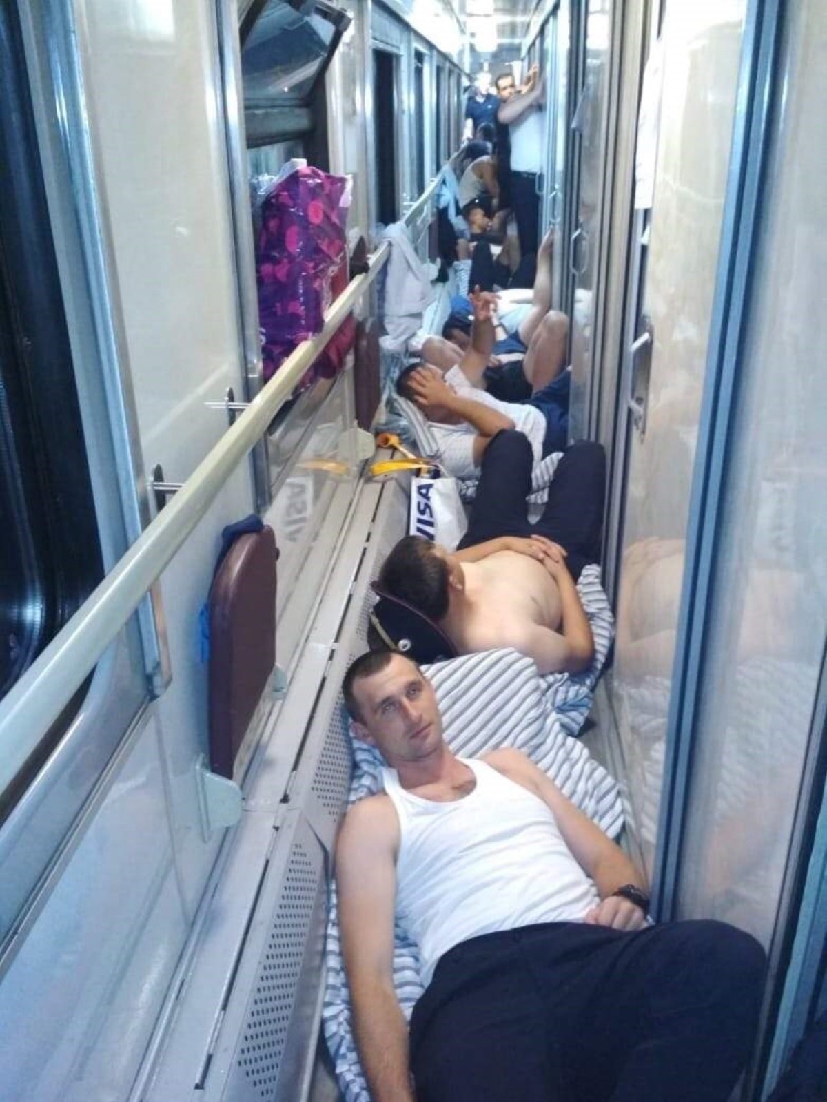 Поезд устал