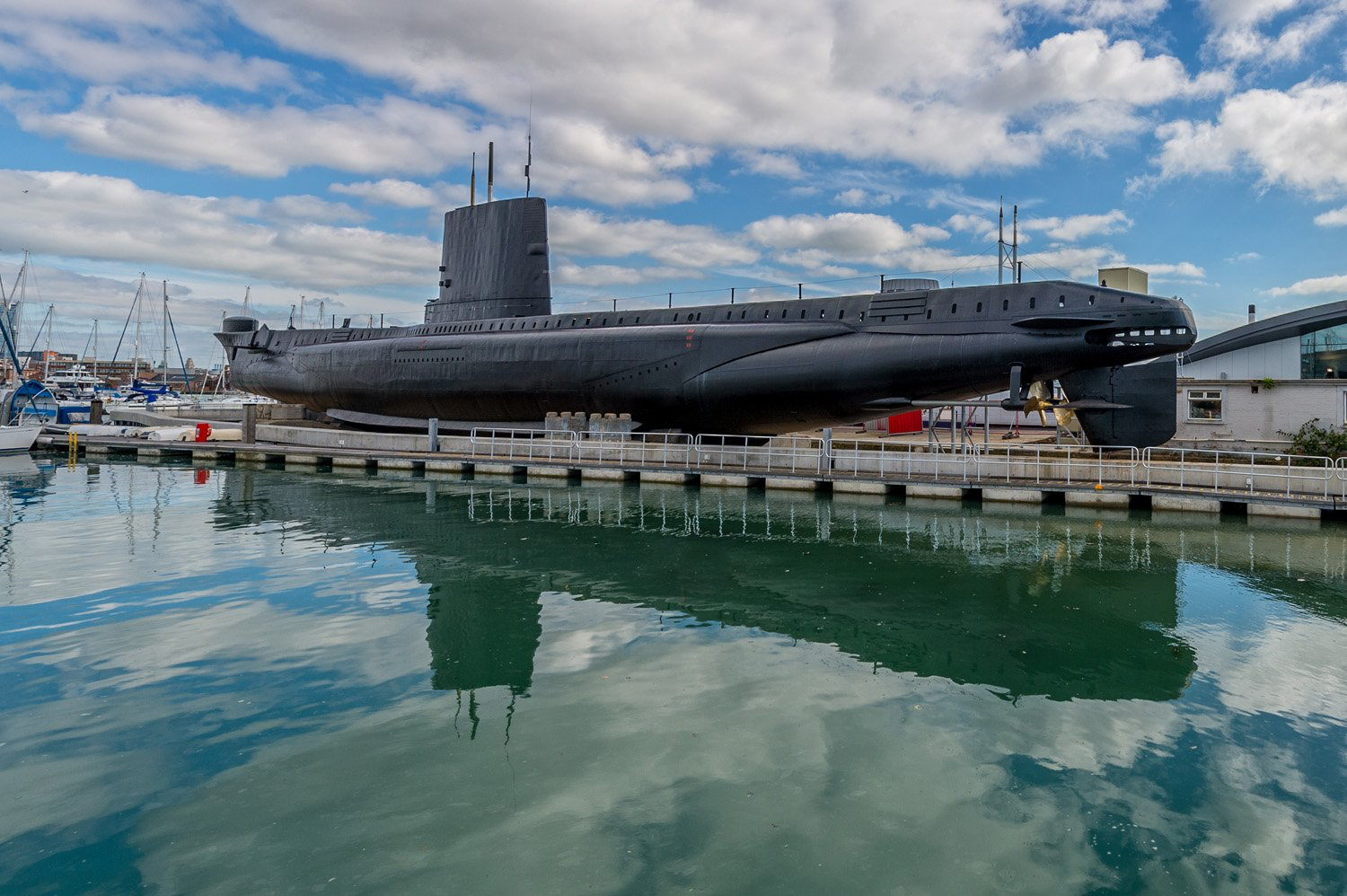 Прозрачная подводная лодка. HMS Alliance (p417). Подводная лодка субмарина. АЛРОСА подводная лодка. Подводная лодка Alliance.