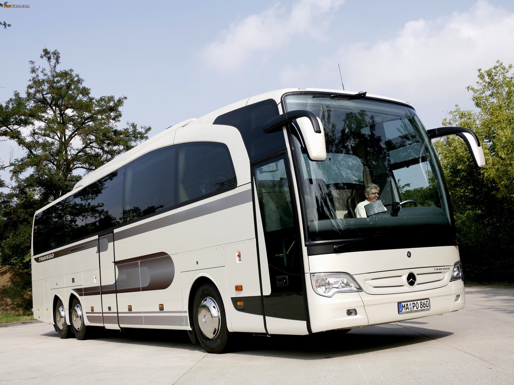 Туристический автобус цена. Mercedes-Benz Travego l (o580. Мерседес Бенц 580 Travego. Автобусы Mercedes-Benz Travego. Туристический автобус Мерседес Травего.