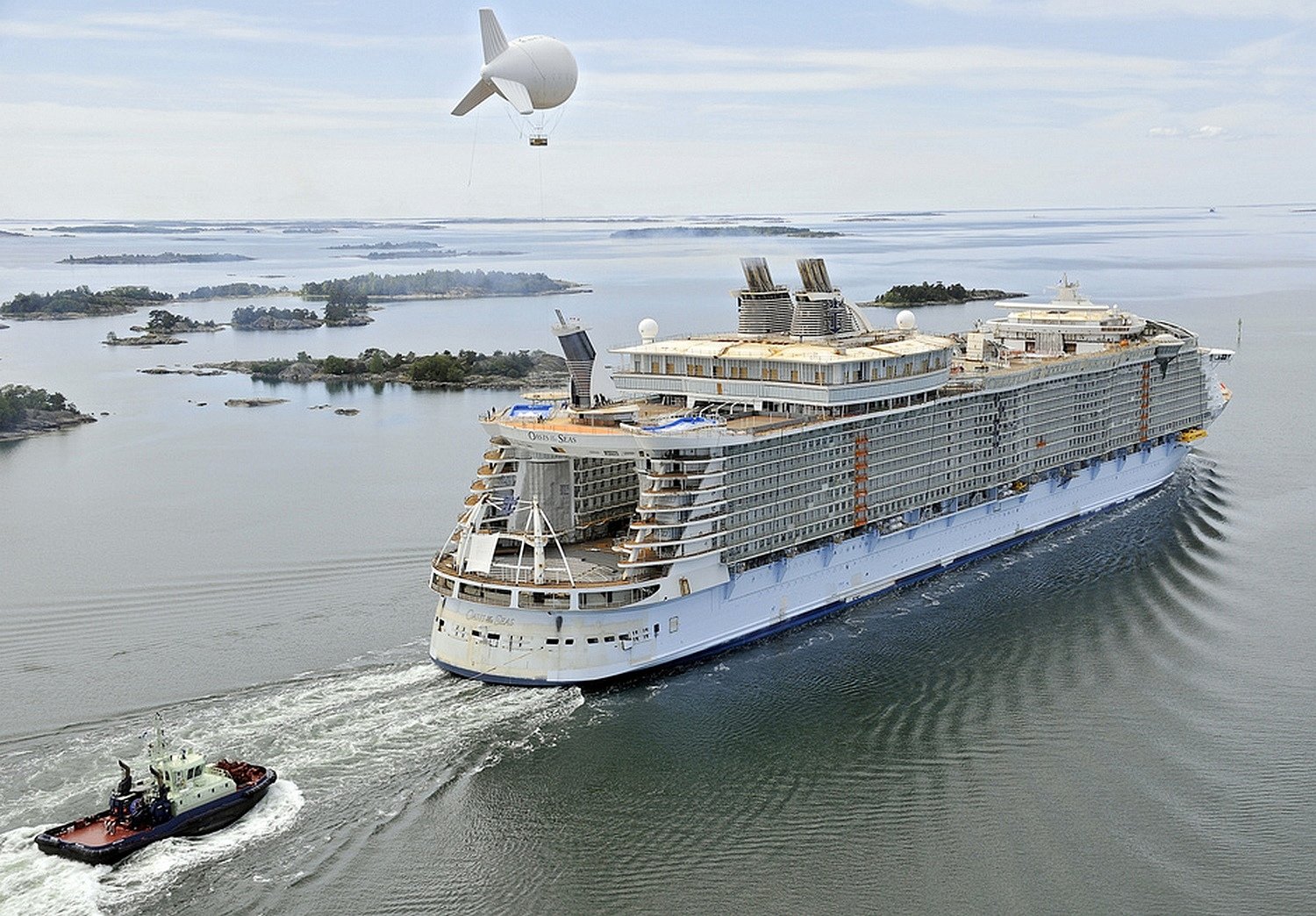 Огромные пароходы. Коста Конкордия и Оазис морей. Оазис морей лайнер крушение. Самый большой круизный лайнер в мире 2023. Пароход Оазис.