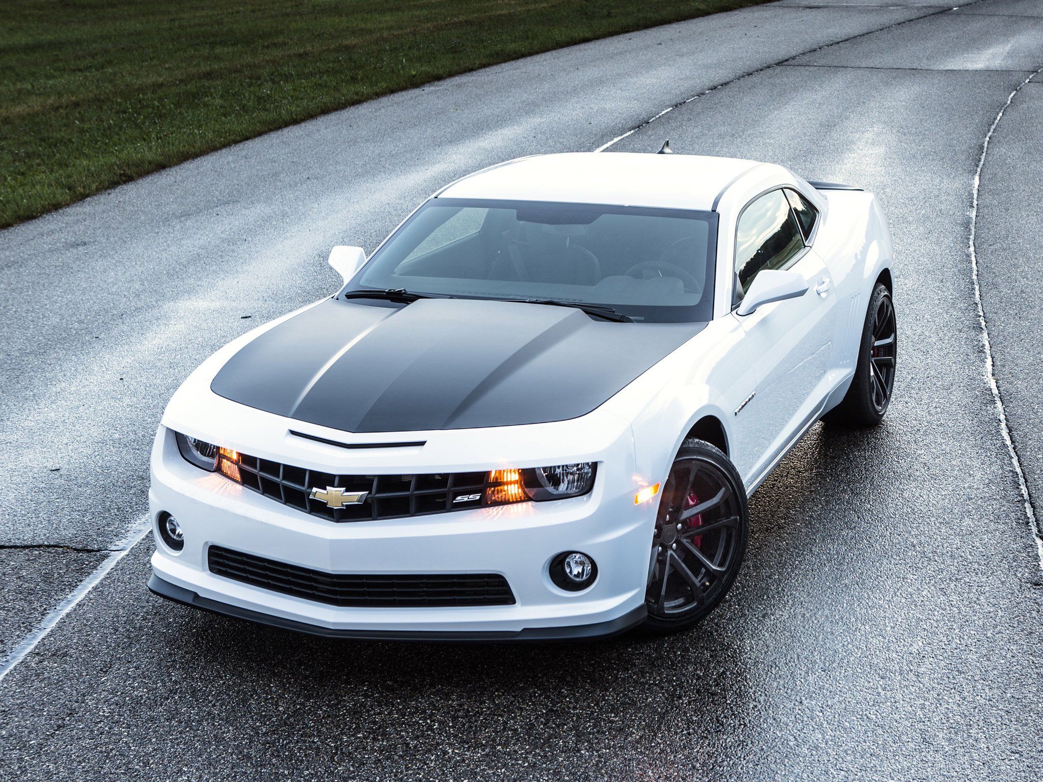 Шевроле белей. Chevrolet Camaro 2013. Camaro r5.