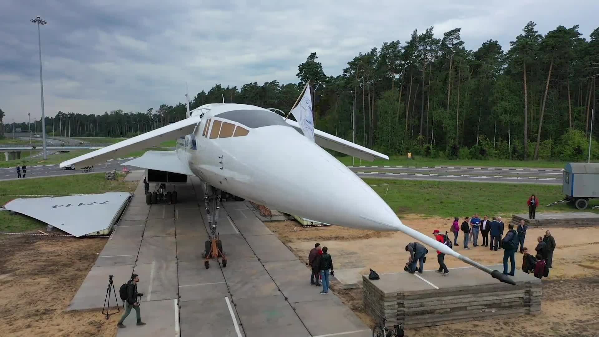 Самолет жуковский