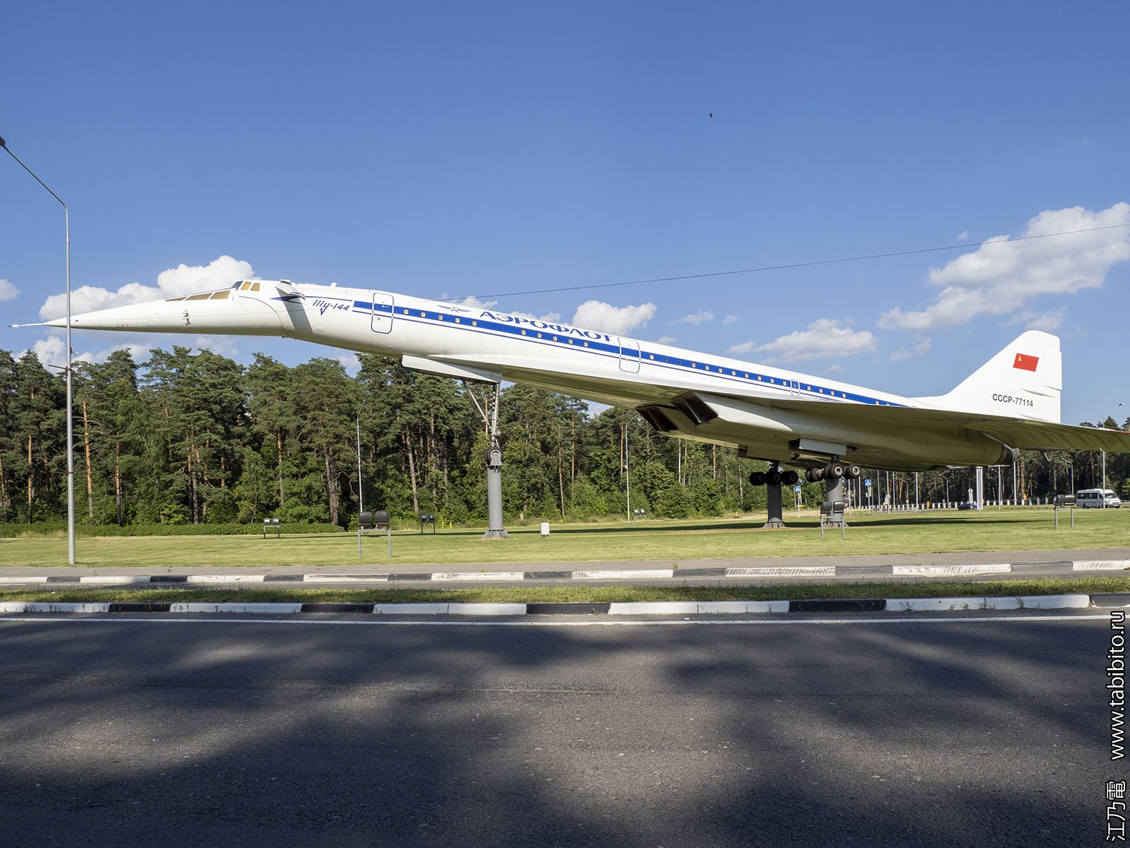 Жуковский шоссе. Ту-144 в Жуковском. Жуковский самолет ту 144. Ту-144 Жуковский памятник. Самолет ту 144 в Жуковском Жуковский памятник.