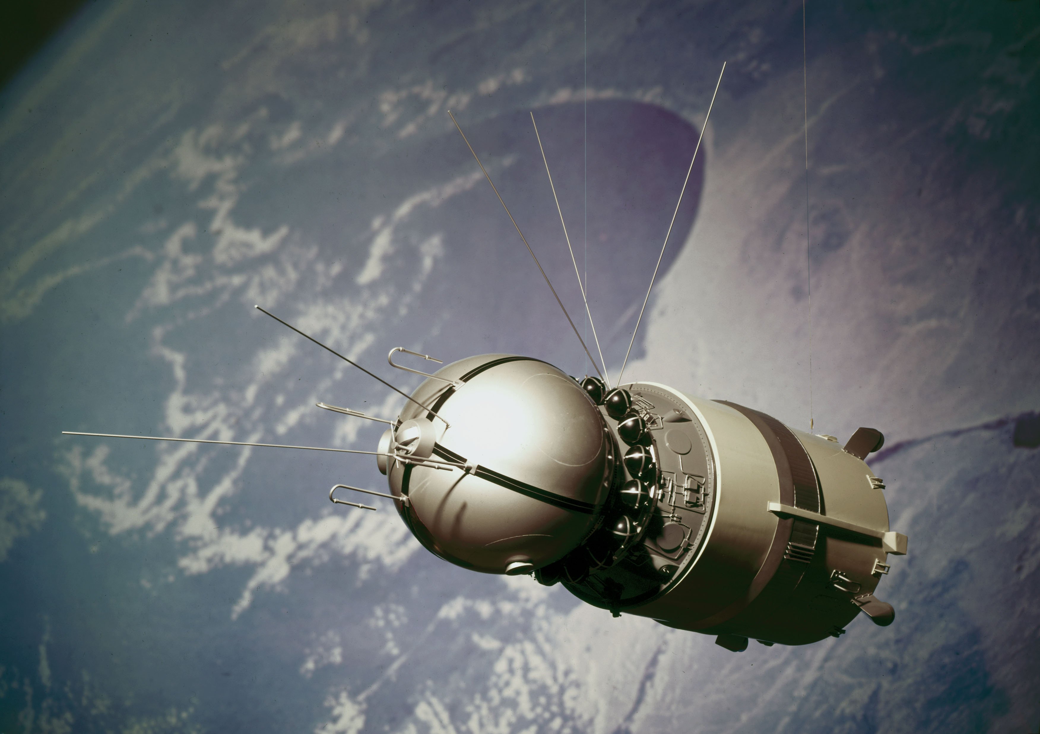 Первый межпланетный полет. Космический корабль Гагарина Восток 1. Космический корабль Восток Юрия Гагарина 1961. Ракета Юрия Гагарина Восток-1. Корабль Восток Гагарин.