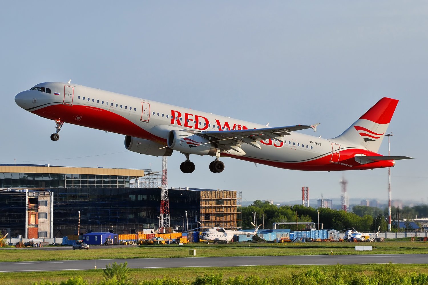 Компания red wings. A321 Red Wings. Airbus a321 Red Wings. Самолёт Red Wings а321. Ред Вингс самолеты.
