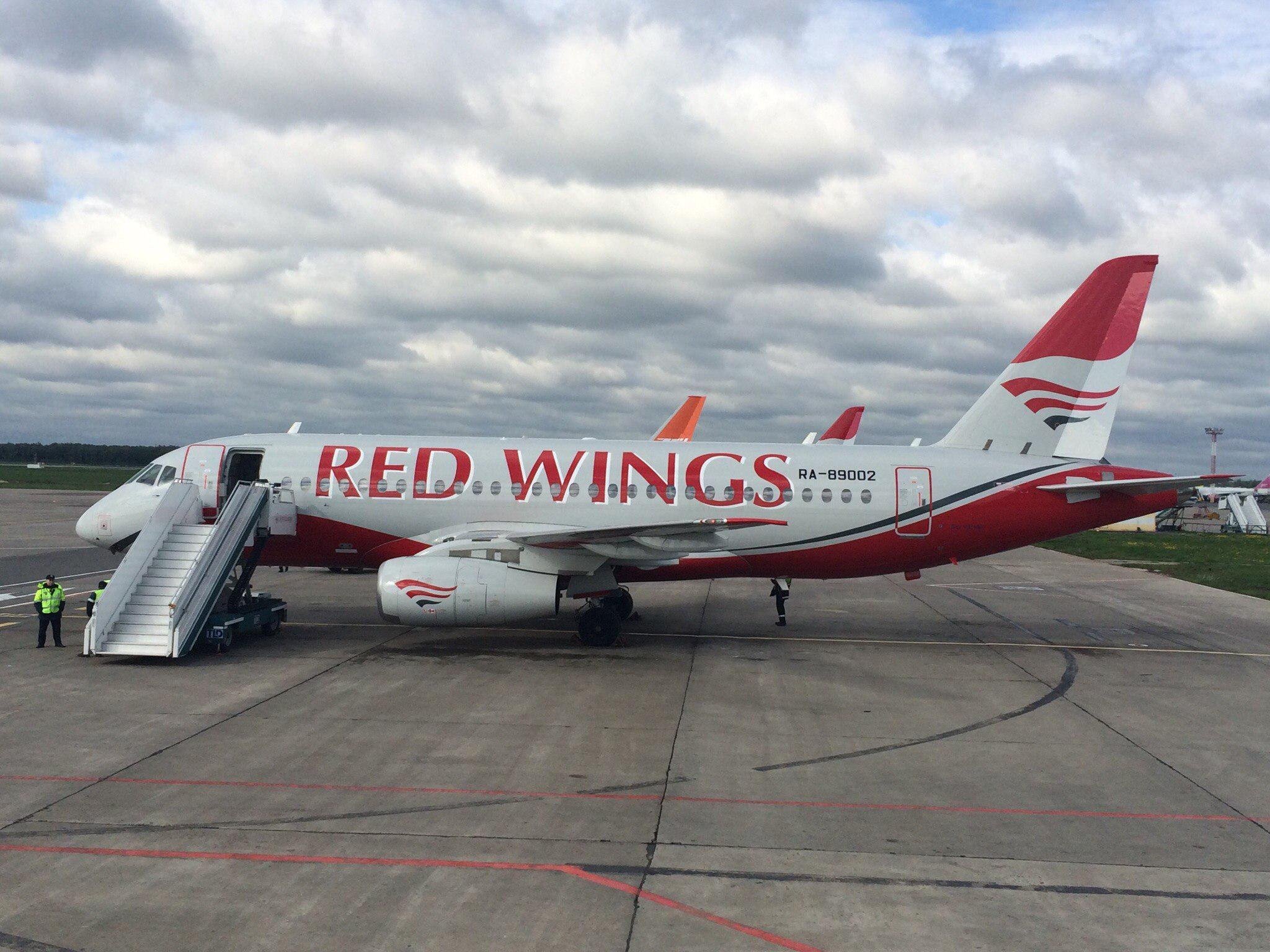 Red wings авиабилеты сайт. Ред Вингс самолеты. Сухой Суперджет 100 ред Вингс. Сухой Суперджет 100-95 ред Вингс. Сухой Суперджет Red Wings.