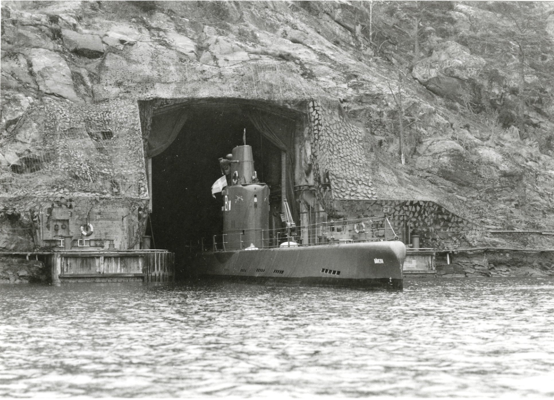 Подводные лодки в крыму. Балаклава база подводных лодок СССР. Музей база подводных лодок в Балаклаве. Балаклава бухта подводных лодок. Севастополь бухта подводных лодок.