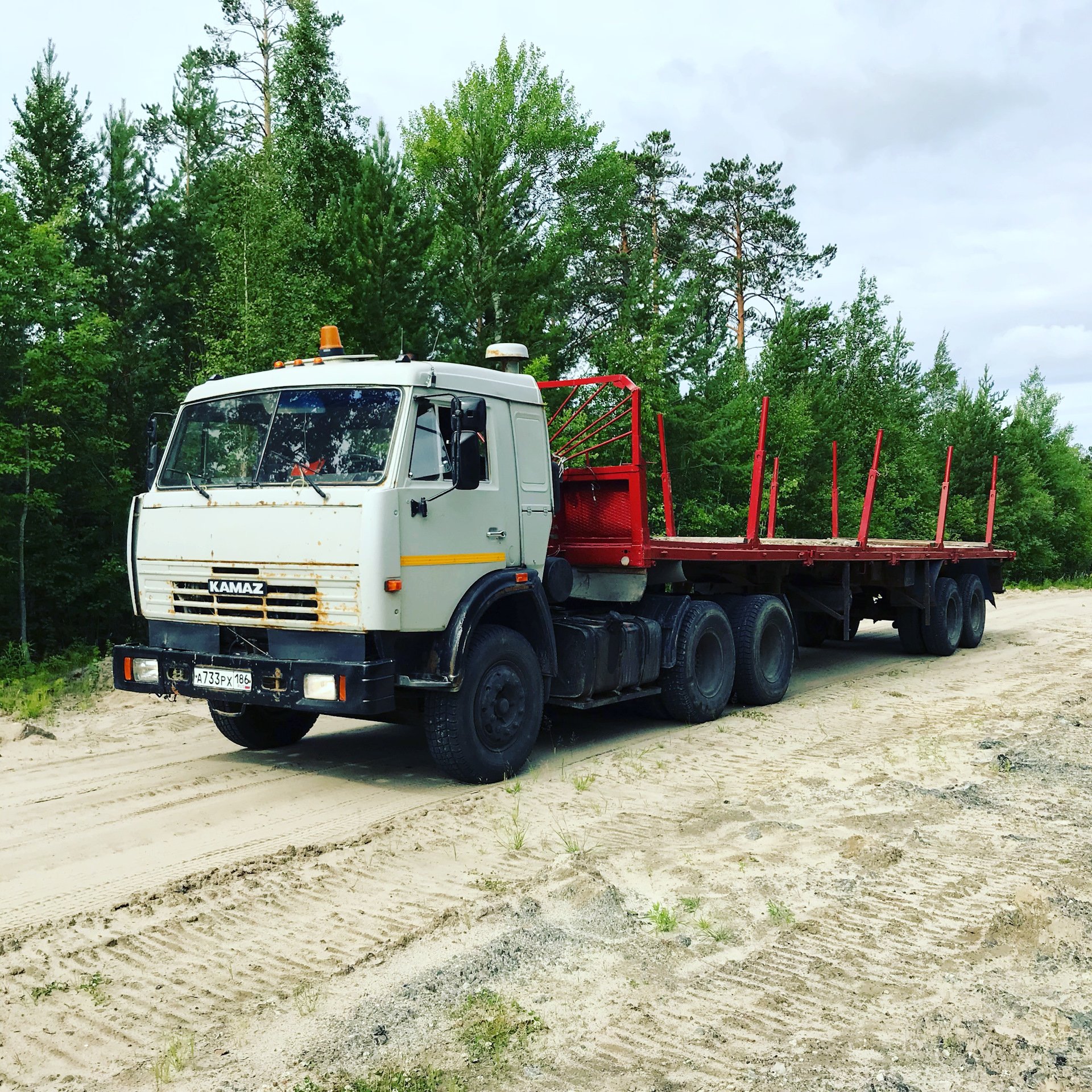 Камаз полуприцеп. КАМАЗ 54115 седельный тягач с полуприцепом. КАМАЗ тягач с полуприцепом. КАМАЗ 5410 С бортовым полуприцепом. КАМАЗ С полуприцепом 5411.