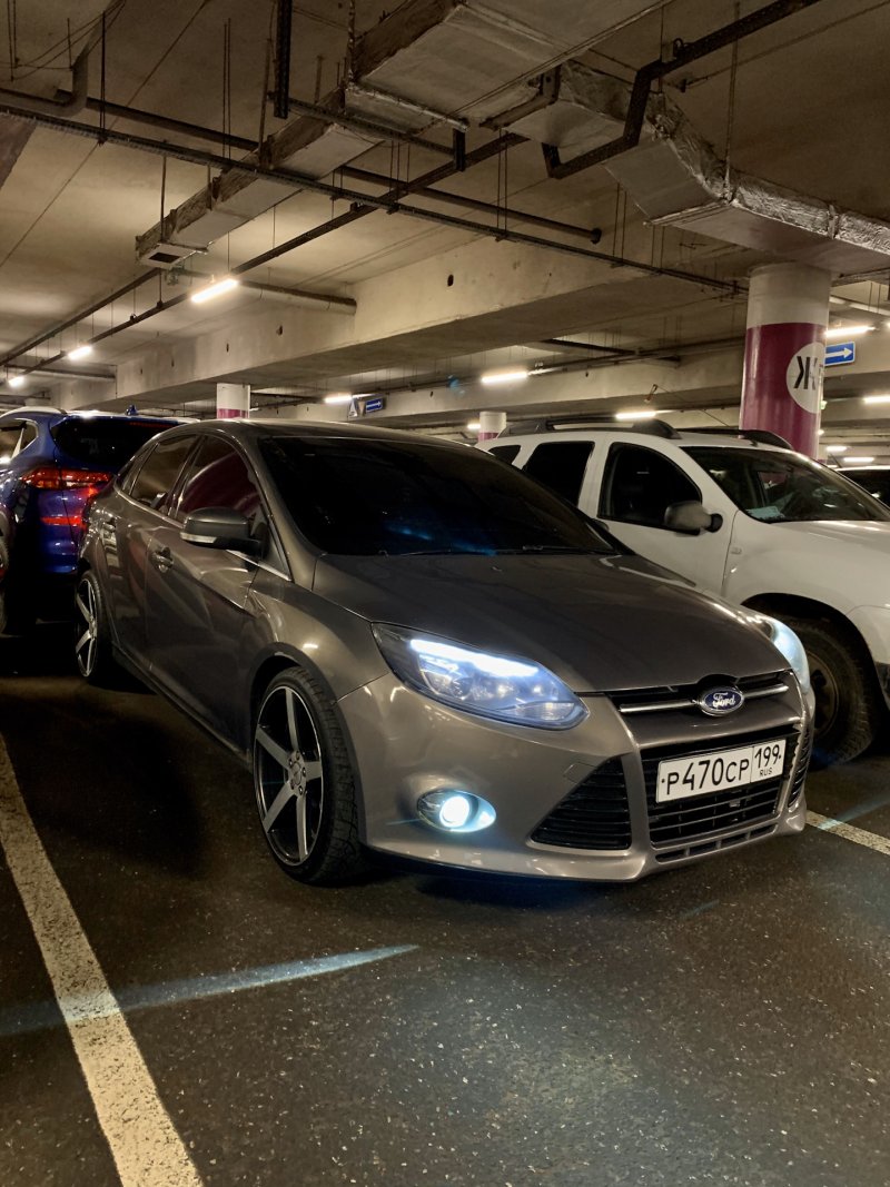 Ford Focus 3 r18 Vossen