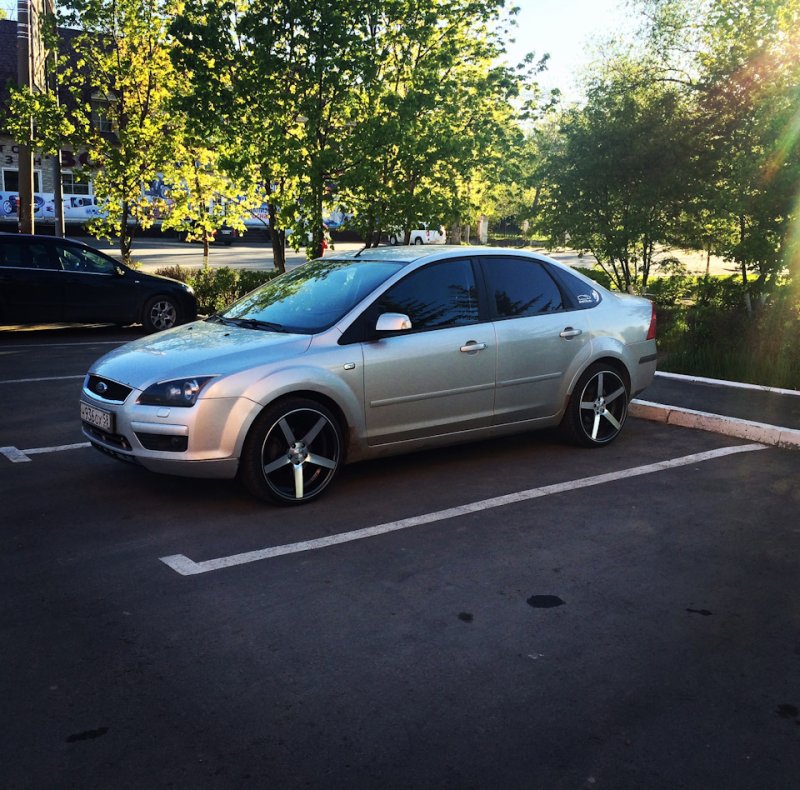 Ford Focus 2 седан r18 Vossen