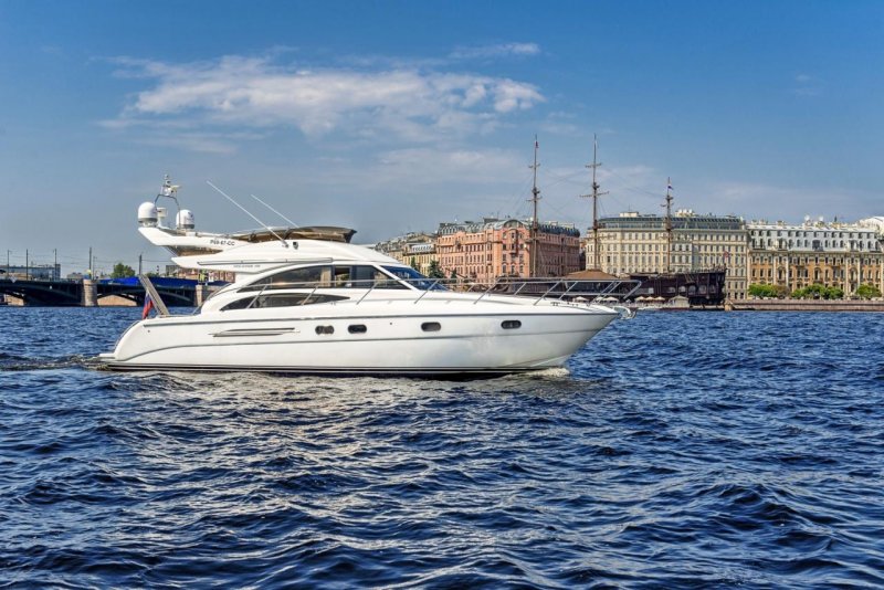 Катер Princess 42
