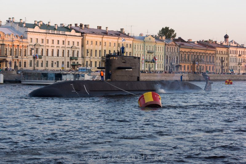 Подводная лодка Санкт-Петербург на Неве