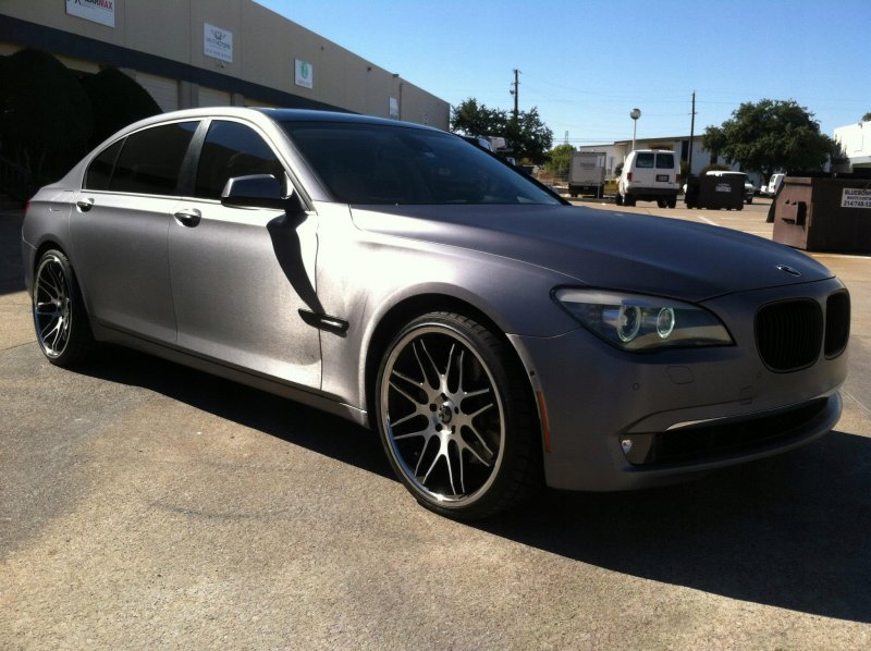 BMW 750 матовый