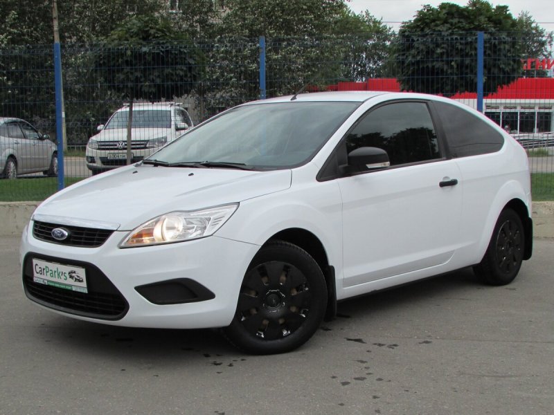 Ford Focus 2 хэтчбек белый