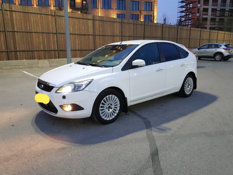 Ford Focus 2 Рестайлинг хэтчбек белый