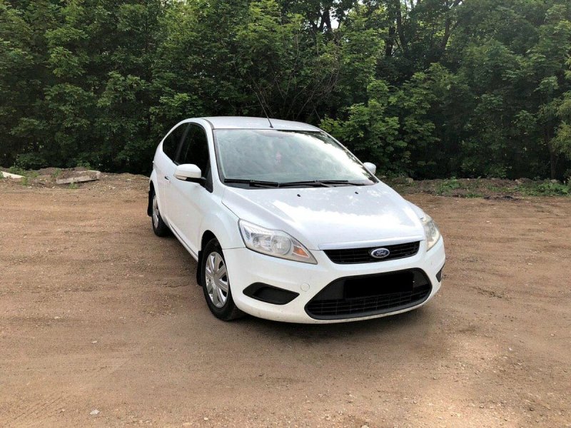 Ford Focus 2 хэтчбек белый
