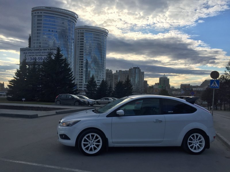 Focus 2 Coupe белый