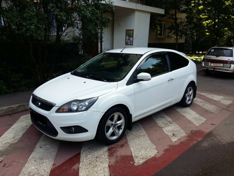 Ford Focus 2 Рестайлинг хэтчбек белый