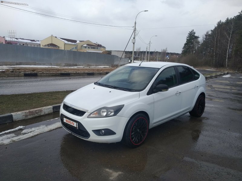 Ford Focus 2 Рестайлинг белый-чёрный