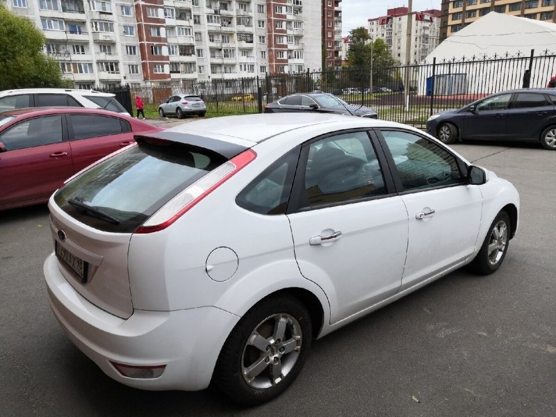 Ford Focus 2 Рестайлинг хэтчбек белый