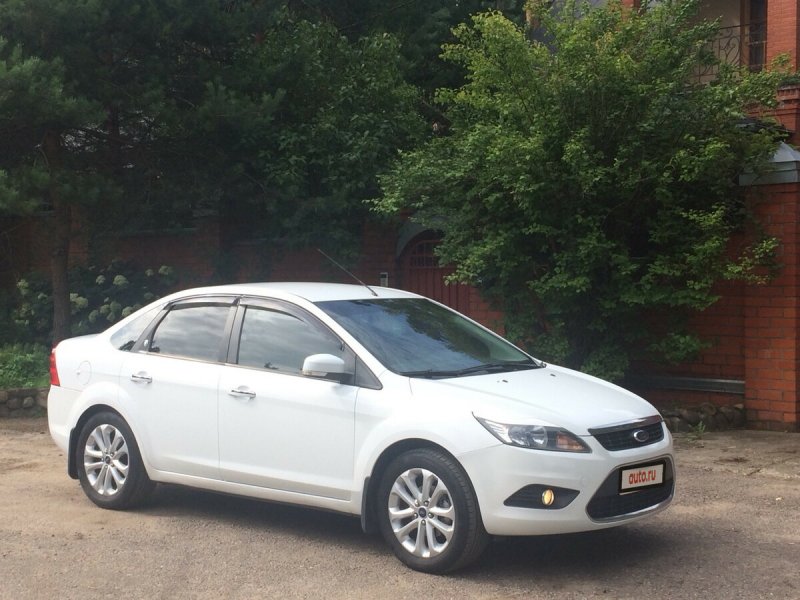 Ford Focus 2 Рестайлинг седан белый