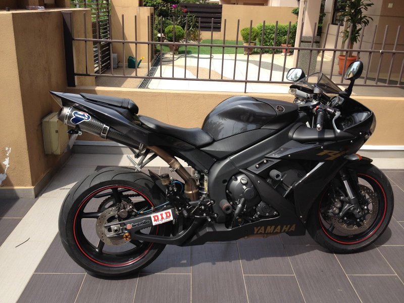 Yamaha r1 2006 черный