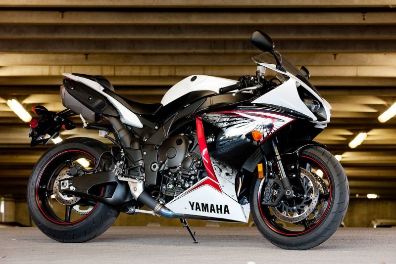 Yamaha r1