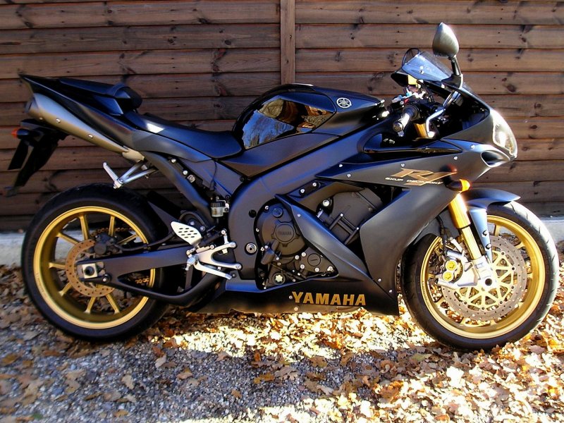 Yamaha YZF r1 Золотая