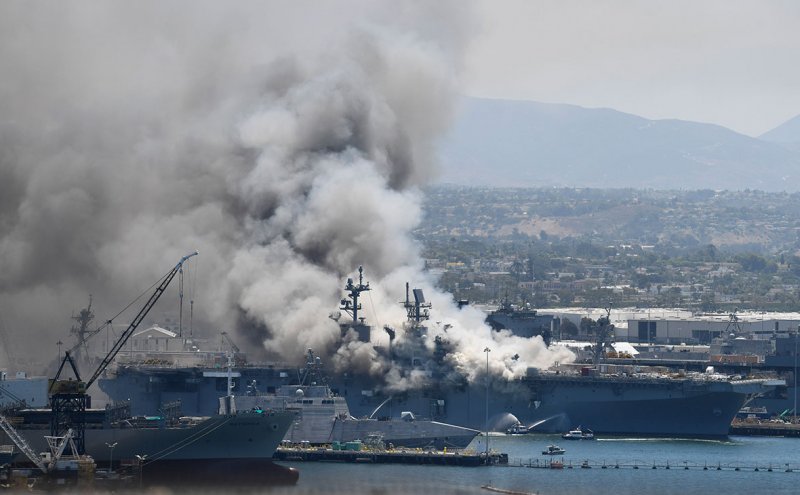 USS Bonhomme Richard пожар