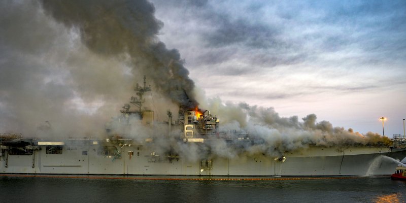 USS Bonhomme Richard пожар