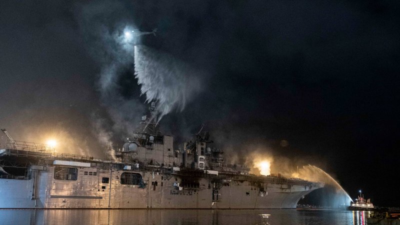 Пожар в ВМС США USS Bonhomme Richard