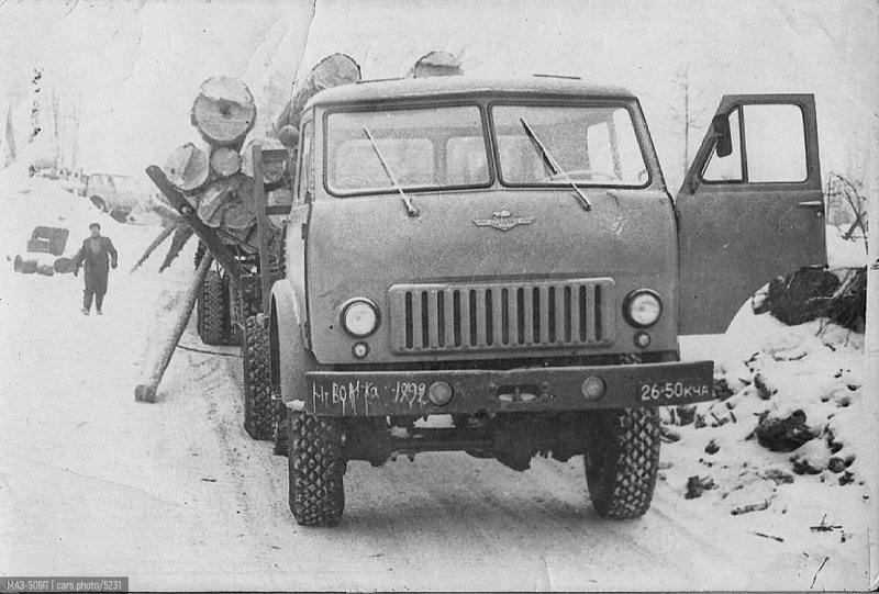 Масштабная модель МАЗ-509а лесовоз