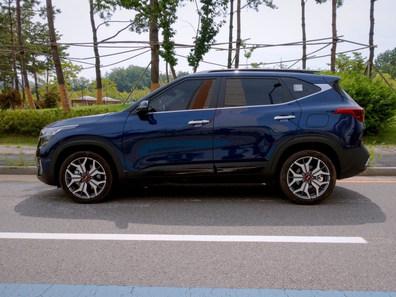 Kia Seltos 2020 синий
